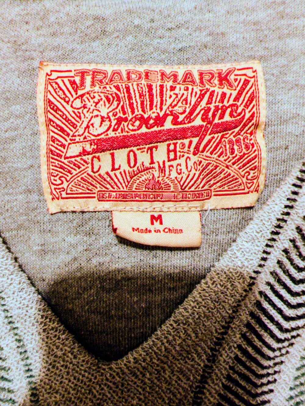NWOT Brooklyn Cloth Boho Gray With Black and Green Chevron Stripes Hoodie-M. - Picture 3 of 5